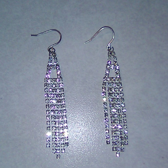 PRICE FIRM/BUNDLE OF EARRINGS - Picture 7 of 8